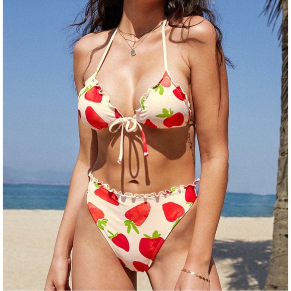 Cupshe | Strawberry Fields Scalloped High Waist Bikini Two Piece Small NWT‎ - Picture 1 of 4